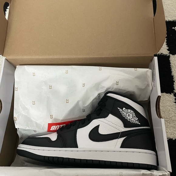 Jordan Shoes - WMNS AIR JORDAN 1 MID SE 'HOMAGE'